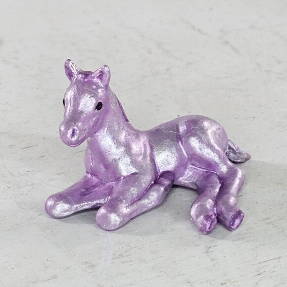 Breyer Stablemate Custom Purple Thoroughbred Lying Foal Horse - Picture 2 of 9